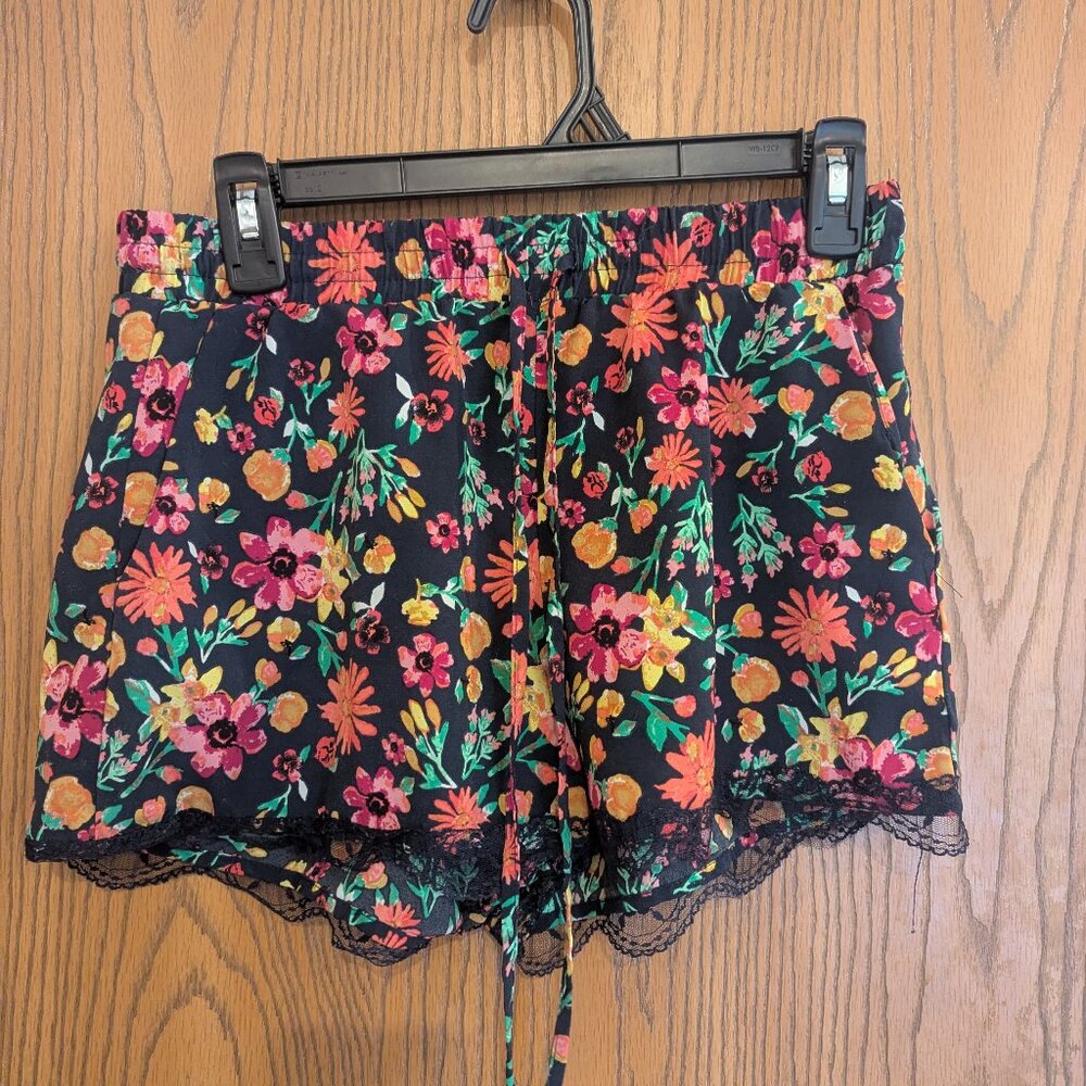 Mine Floral Lace Trimmed Elastic Waist Tie Shorts Feminine Flirty-Women's M